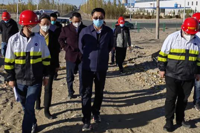 海西州州委副書記、格爾木市委書記汪山泉一行蒞臨青海礦業項目現場視察督導疫情防控和復工復產工作