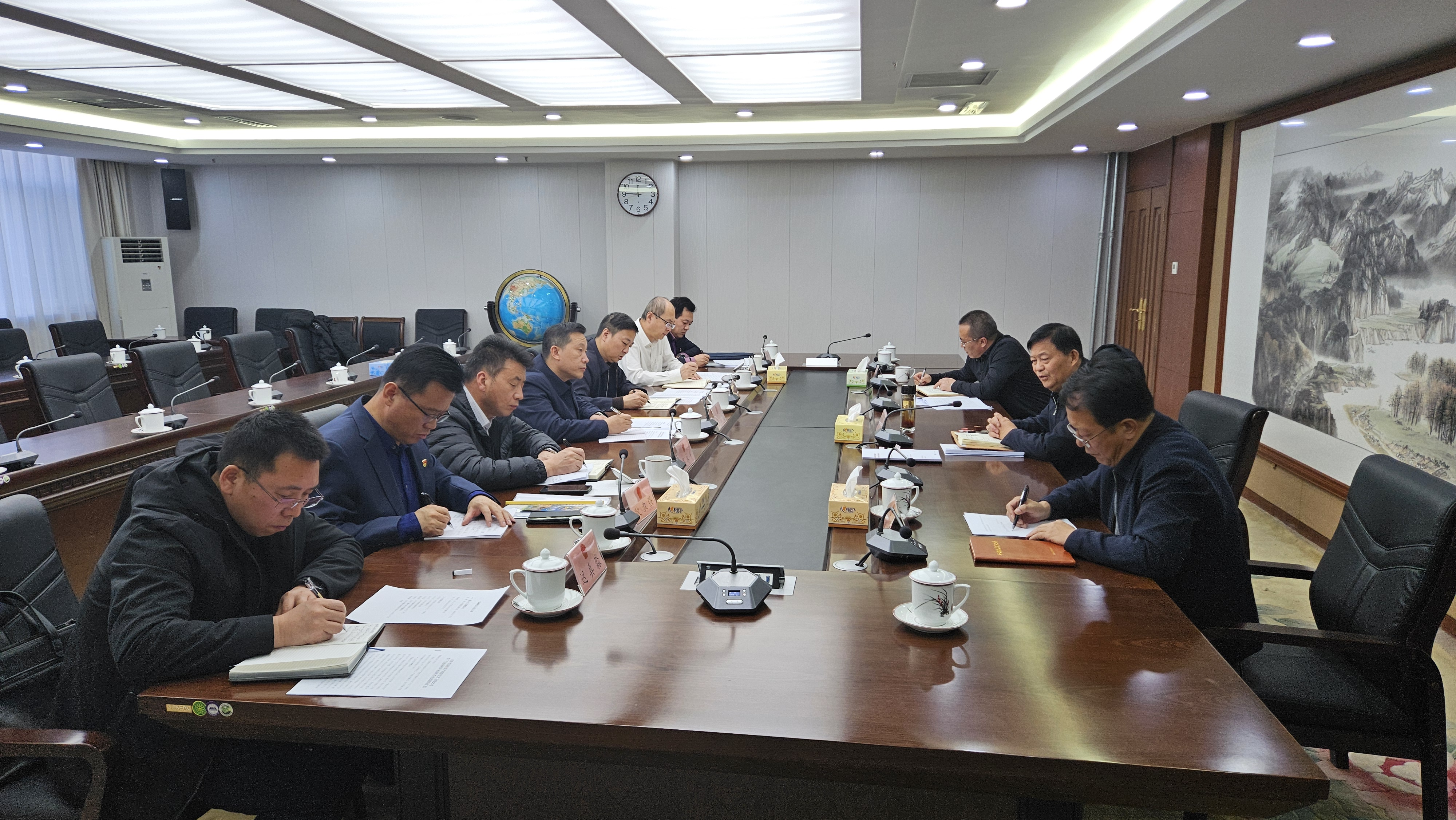 青海國投李興財拜會省人大常委會副主任、海南州委書記呂剛