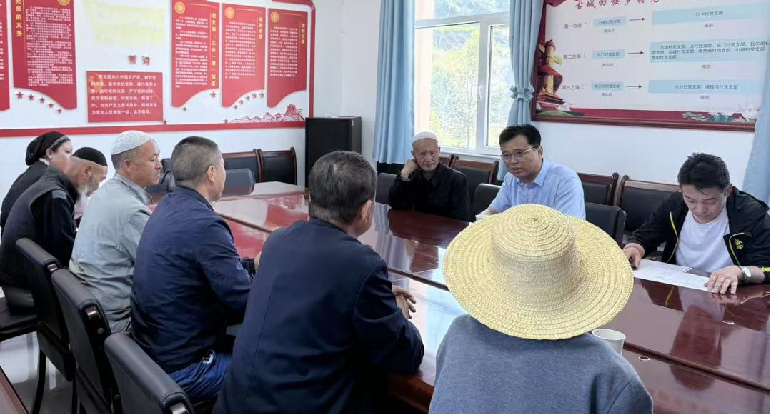 國旅公司黨支部赴聯點村走訪慰問